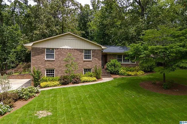 1816 Charlotte Dr — Photo 3