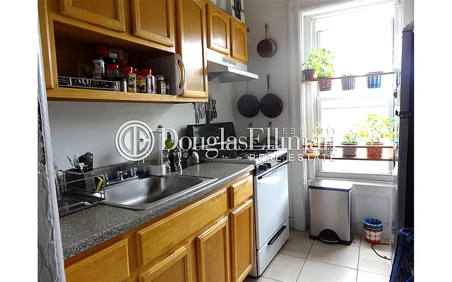 Rented by Douglas Elliman | media 22