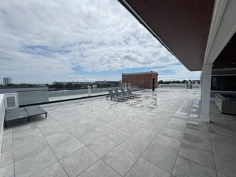 Pax Plaza — Photo 41