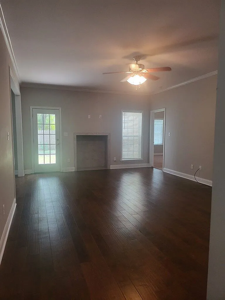 4 bed, 2.0 bath, 1649 sqft, $1,925 — Photo 3