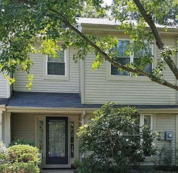 241 Larchwood Ct — Photo 1