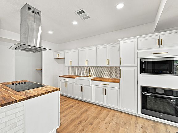 4th image of 374 CYPRESSWAY DR