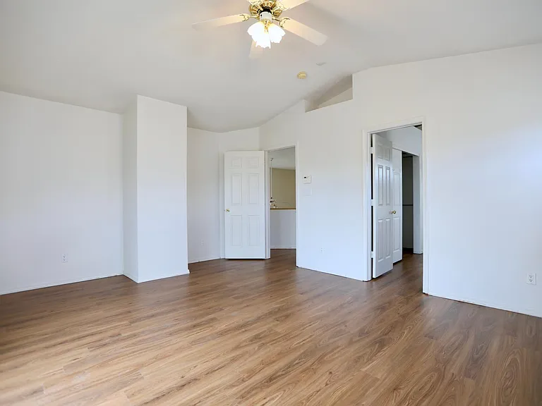 7436 Peregrine Rd NE — Photo 12