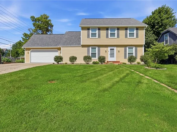 10282 Haskins St, Lenexa, KS 66215