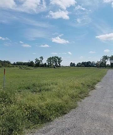 3rd image of 1202 Meadow Ln