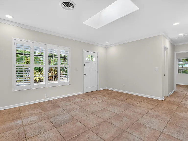 606 Paulina Rd — Photo 11