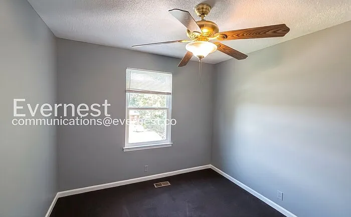 137 Jason Ct — Photo 9