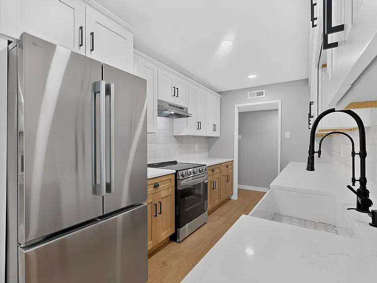 1004 Cross Bend Rd — Photo 15