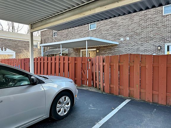 4th image of 715 Clareridge Ln #715