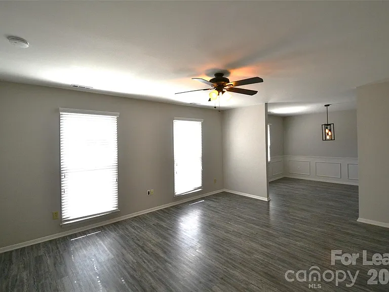 100 Old Farm Ct — Photo 15