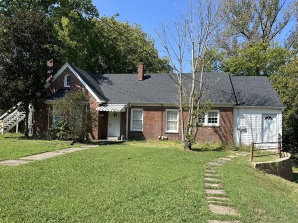 107 Washington Ave, Camden, TN 38320