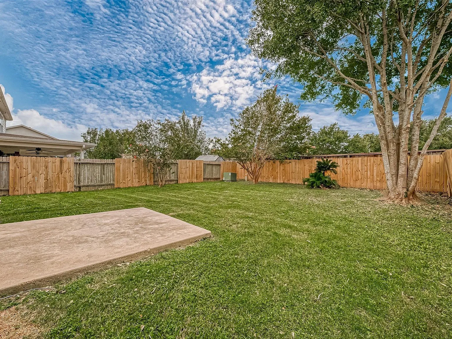4 bed, 2.5 bath, 2236 sqft, $2,200 — Photo 4