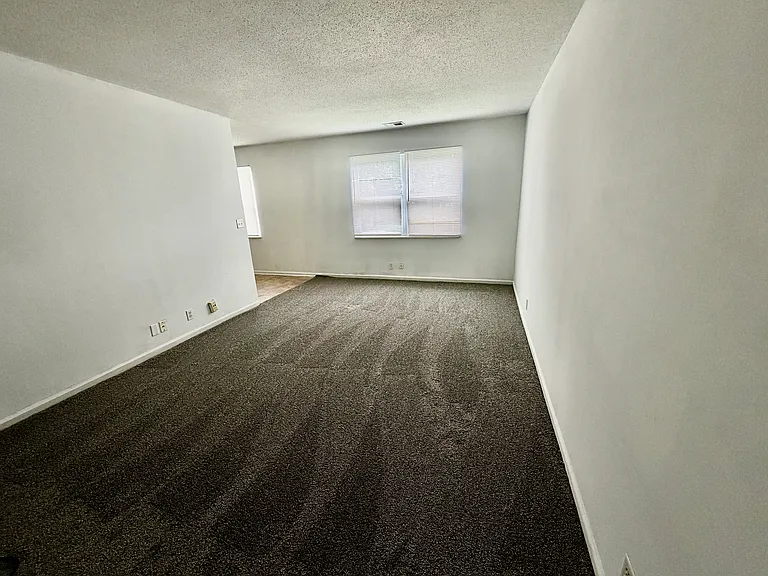 430 Lark Ct #D — Photo 5