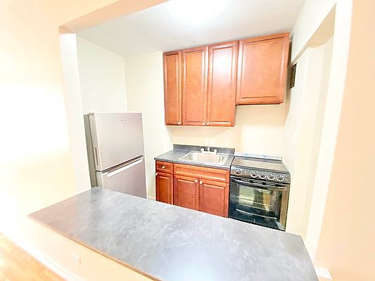 4th image of 535 E 21st St #4C