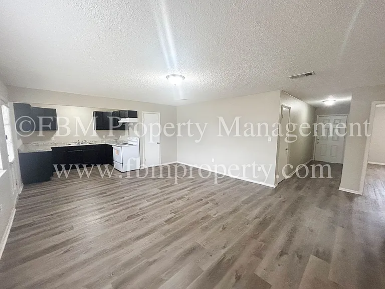 101 W Latimer St #A — Photo 6