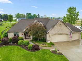 2102 Hunters Ct, Auburn, IN 46706