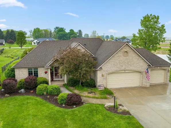 2102 Hunters Ct, Auburn, IN 46706