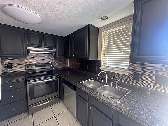 4th image of 3004 Beechwood St
