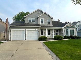 1835 Maryland Dr, Elk Grove Village, IL 60007