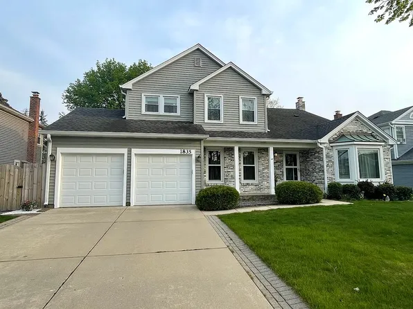 1835 Maryland Dr, Elk Grove Village, IL 60007