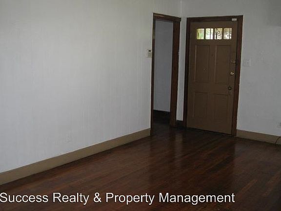 3rd image of 1019 Rosewood Ave