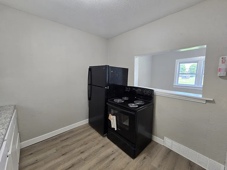 707 Webster St — Photo 14
