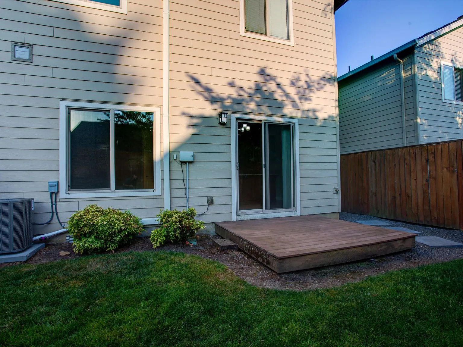 3 bed, 2.5 bath, 1694 sqft, $2,500 — Photo 3