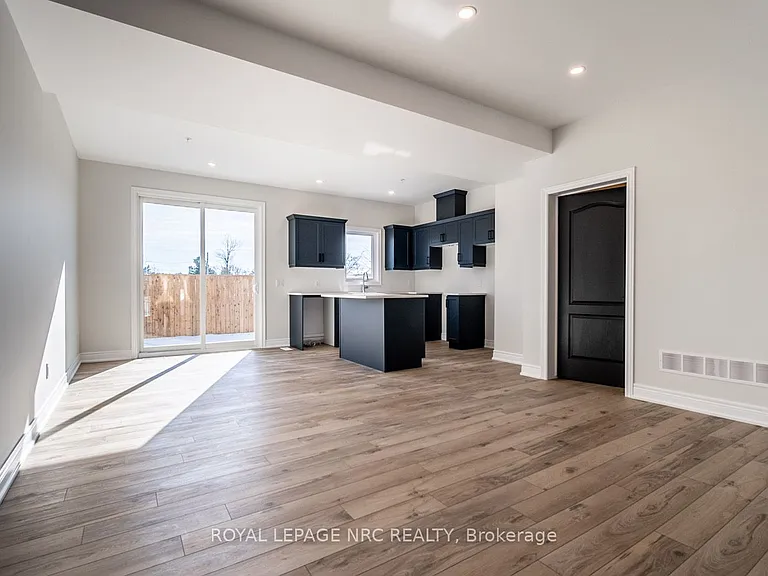 121A Moffatt St #25 — Photo 9