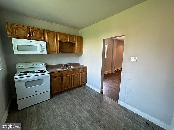 4th image of 4820 Tackawanna St