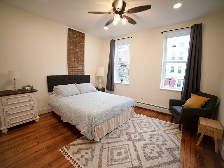 206 48th St #2B — Photo 2