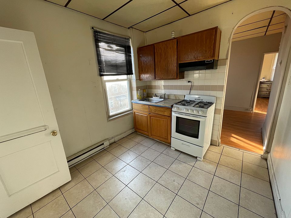 1st image of 2039 E Moyamensing Ave Floor 3