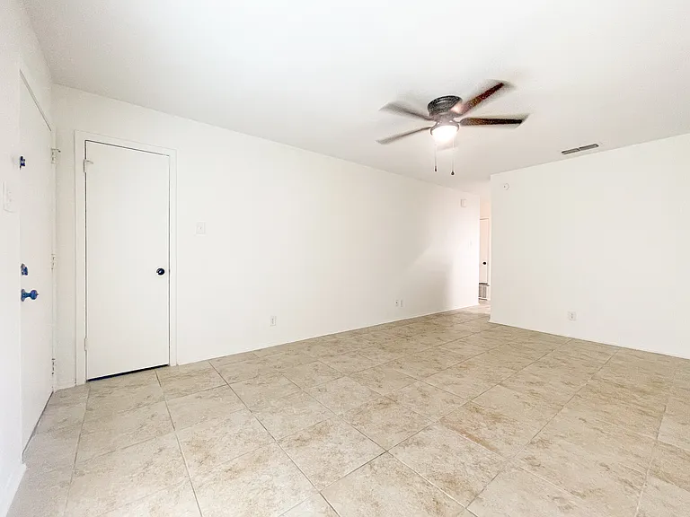 517 Karen Dr — Photo 5
