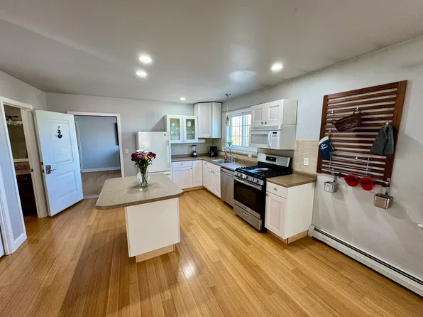 28 Staples St APT 1, Old Orchard Beach, ME 04064