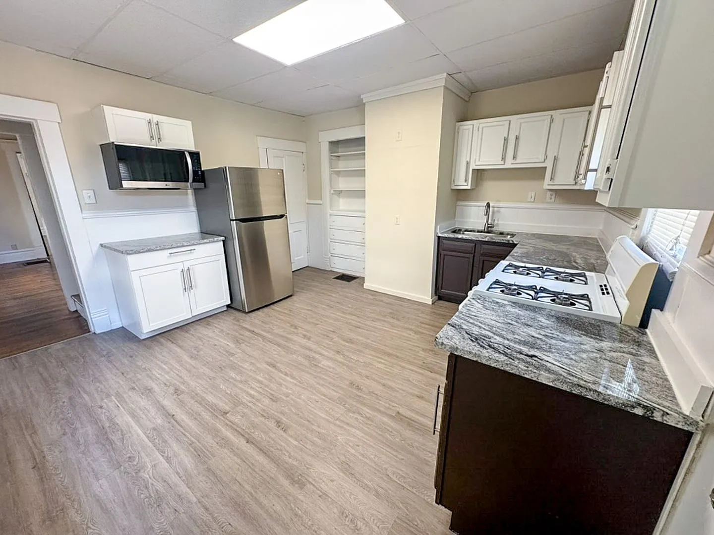 3 Bedrooms, 1 Full Bathroom + 2 Free Off-Street Parking Spaces Beautiful Campus Property Availabl... — Photo 3