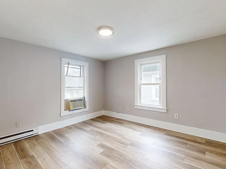 1031 W 9th St — Photo 12