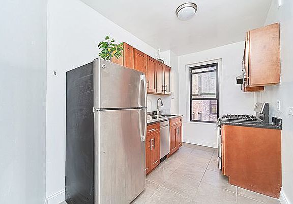 3rd image of 222 Seaman Ave APT D4