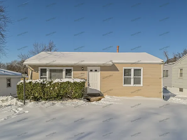 3607 Dixie Dr, Saint Ann, MO 63074