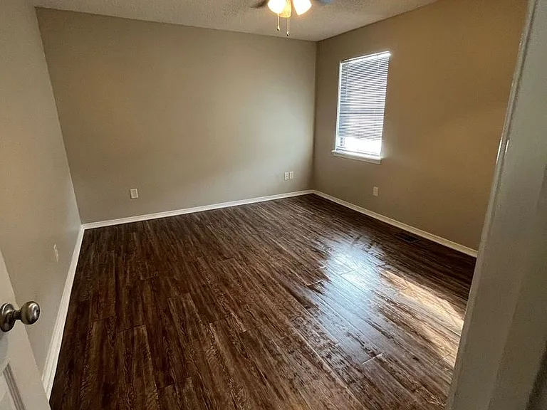407 Valley Dr — Photo 6