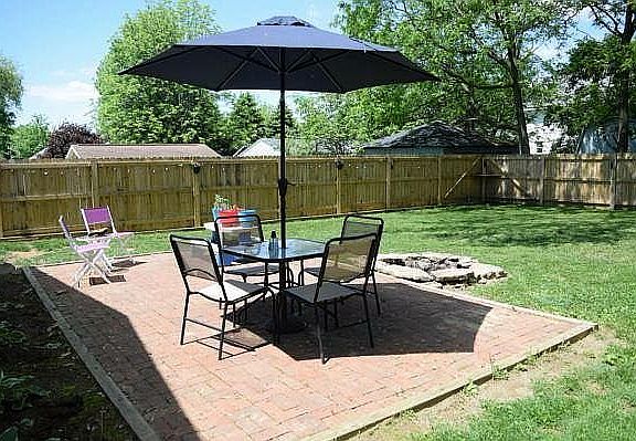 Fenced in back yard w/patio