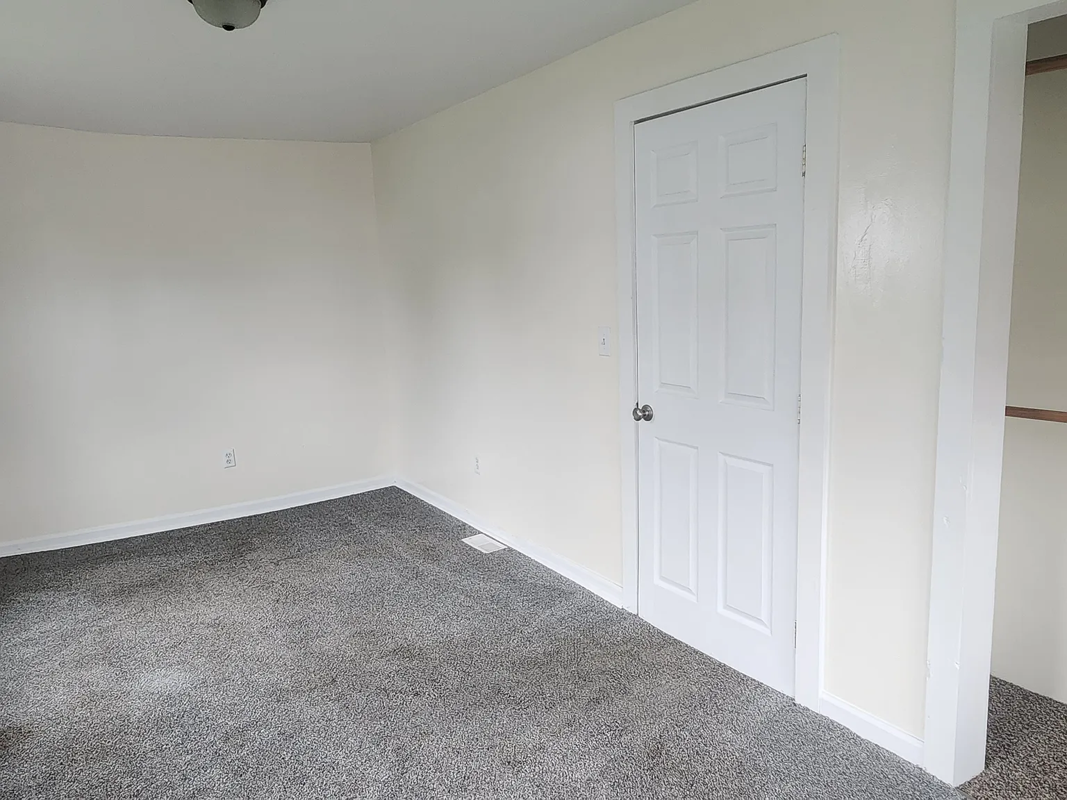 912 Clara Street - 1 — Photo 2