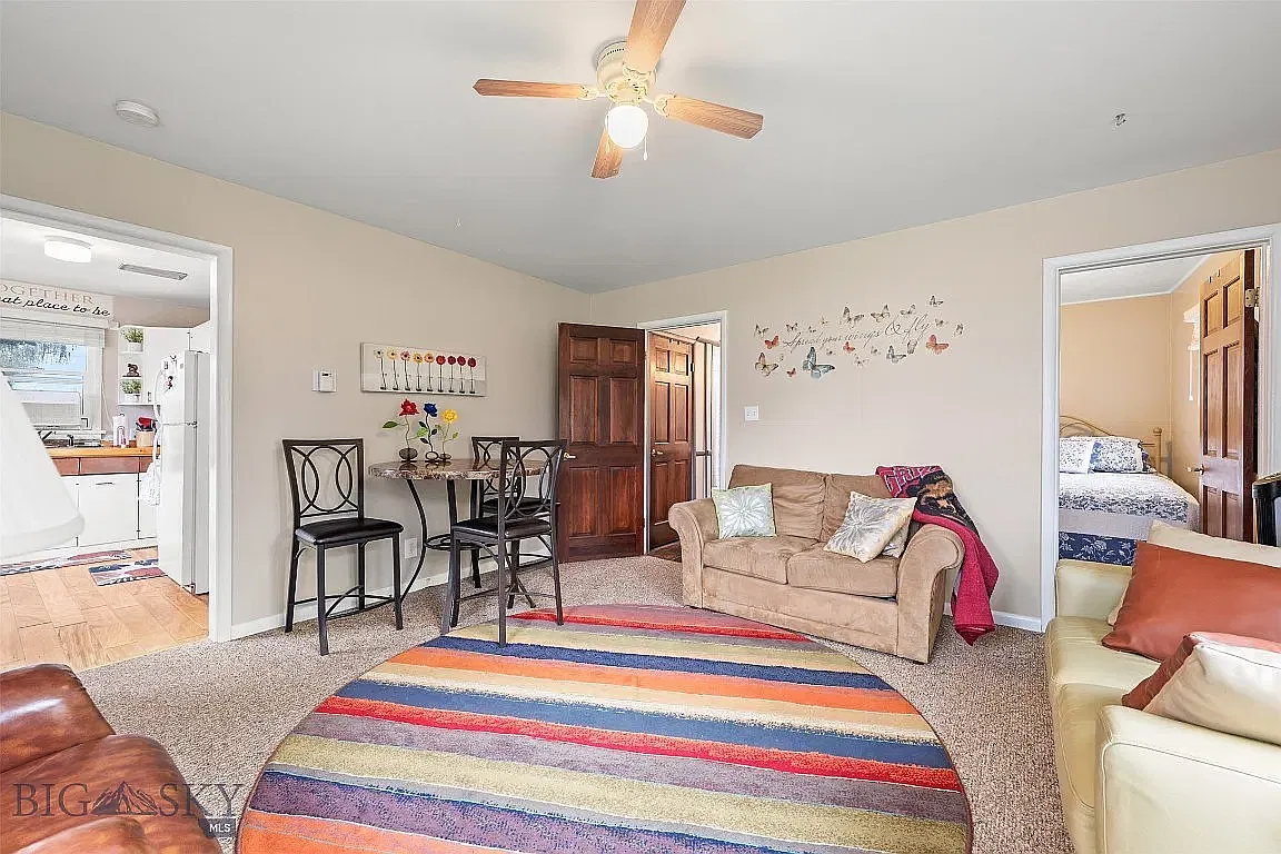 2 bed, 900 sqft, $1,800 — Photo 2