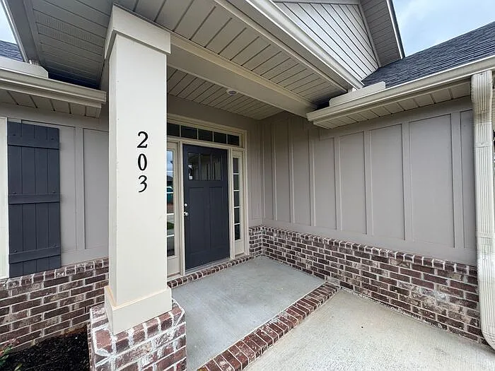 4 bed, 3.0 bath, 2200 sqft, $2,150 — Photo 3