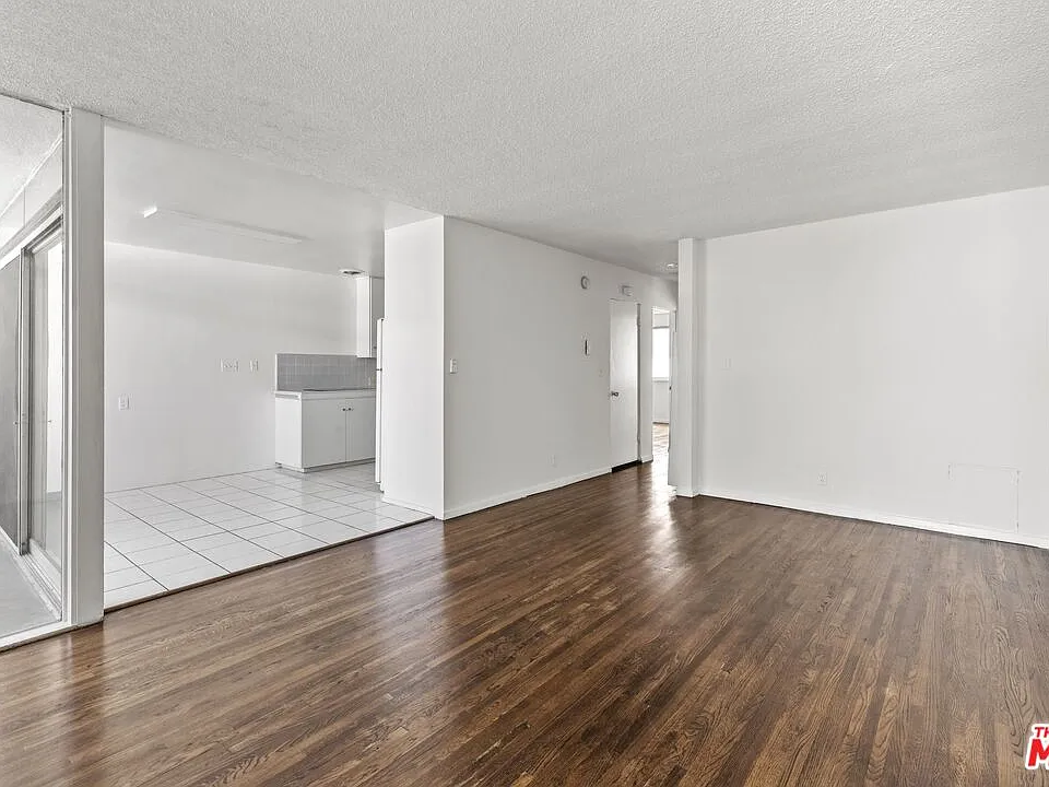 1233 Barry Ave #201