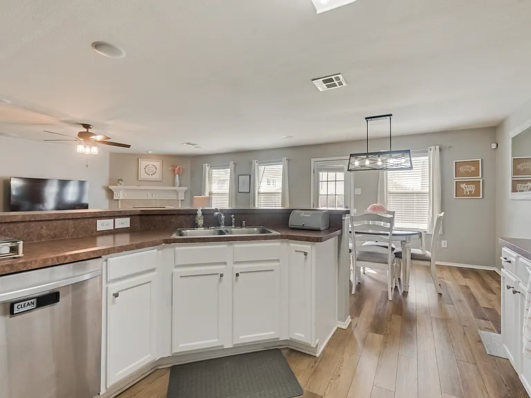 9805 Tanglebrush Dr — Photo 10