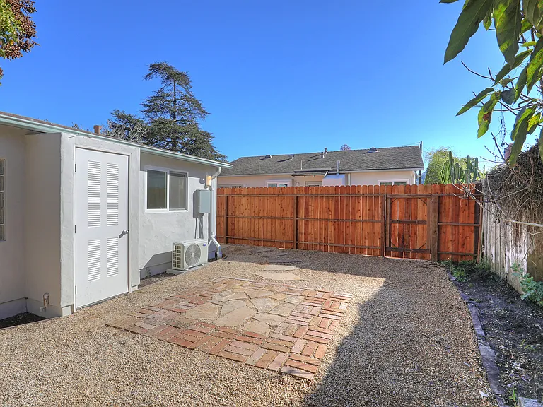 826 Alberta Ave — Photo 18