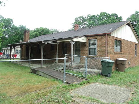 2nd image of 1603 Lucas Ave