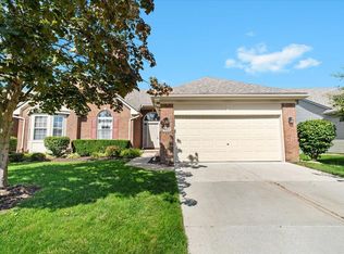 462 Woodhaven Dr, Walled Lake, MI 48390