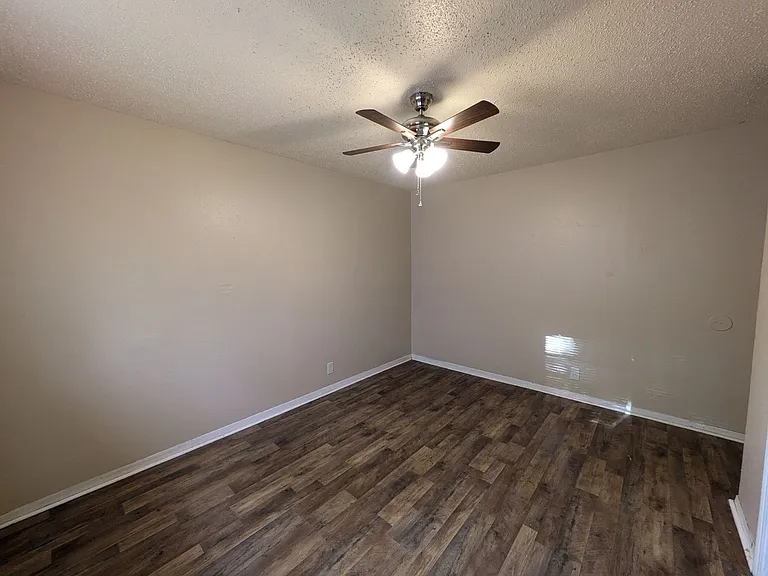 893-905 Campus St — Photo 11