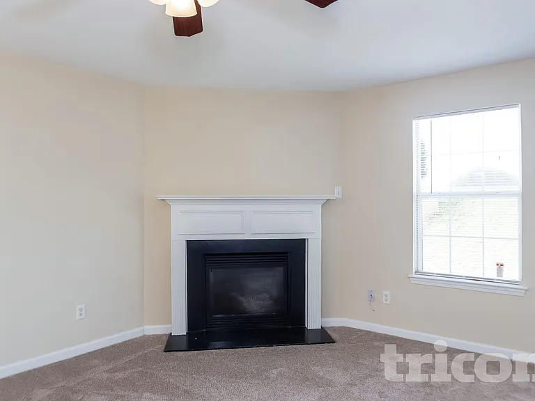 2435 Cornell Cir — Photo 3