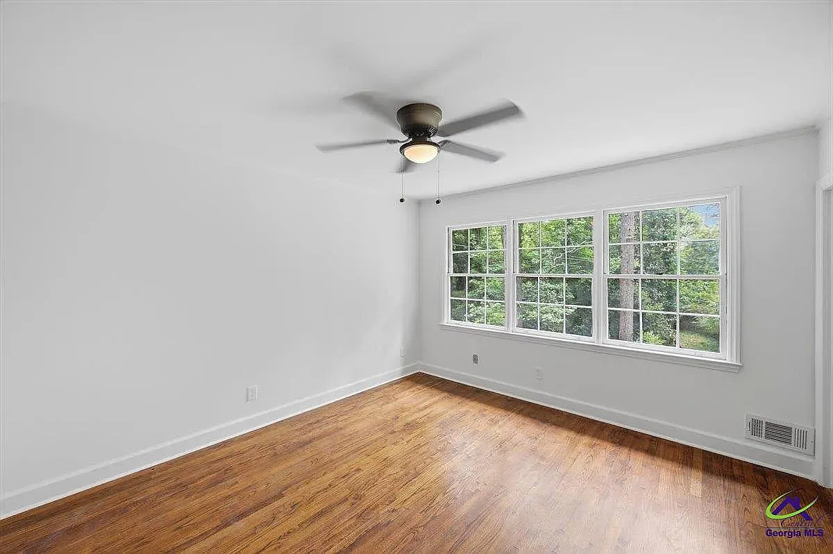 3 bed, 3078 sqft, $2,400 — Photo 3
